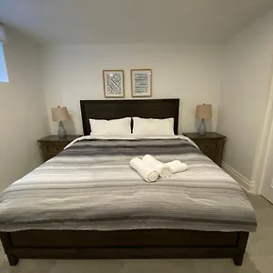 Yorkmills And Bayview !b Spacious And Stylish Private Bdr With Shared Bathroom Homestay