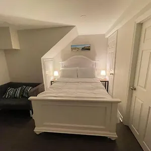 Lovely Junior 1 Bedroom Basement Apartment