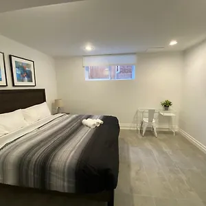 Yorkmills And Bayview !a Spacious And Modern Private Bdr With Shared Bathroom Homestay