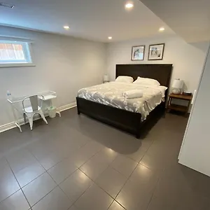 Yonge And Finch Subway !r Spacious & Stylish Prvt Bdr With Shared Bathroom Homestay