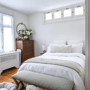 https://bright-and-beautiful-studio-in-old-quebec-city.hotelsquebeccity.net