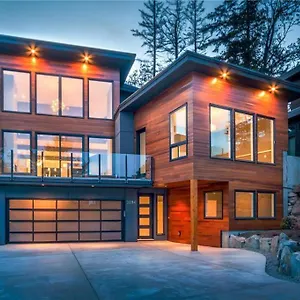https://luxury-4bed-3-bath-home-in-west-saanich.hotels-victoria.net