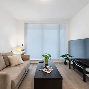 https://chic-modern-retreat-the-heart-of-dt.vancouver-hotels-bc.net